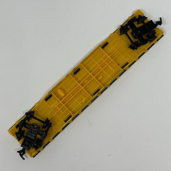 Trailer Train HO Gauge Flat Car Freight Scale Model Train Life Like Yellow - Picture 4 of 7